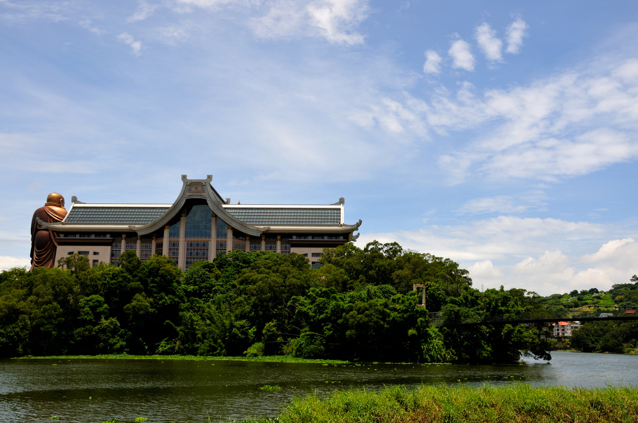 新竹縣峨眉鄉－天恩彌勒佛院及峨眉湖