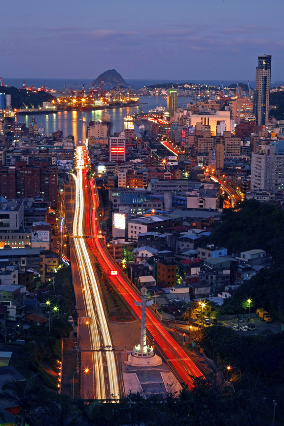 基隆市仁愛區-夜景車跡