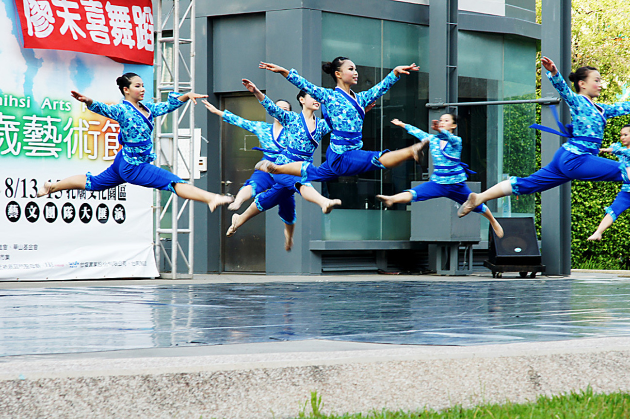 台南市東區-飛舞