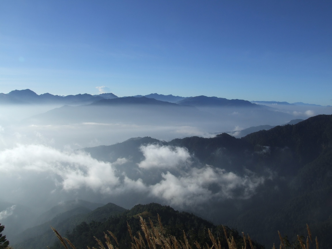 雲山間