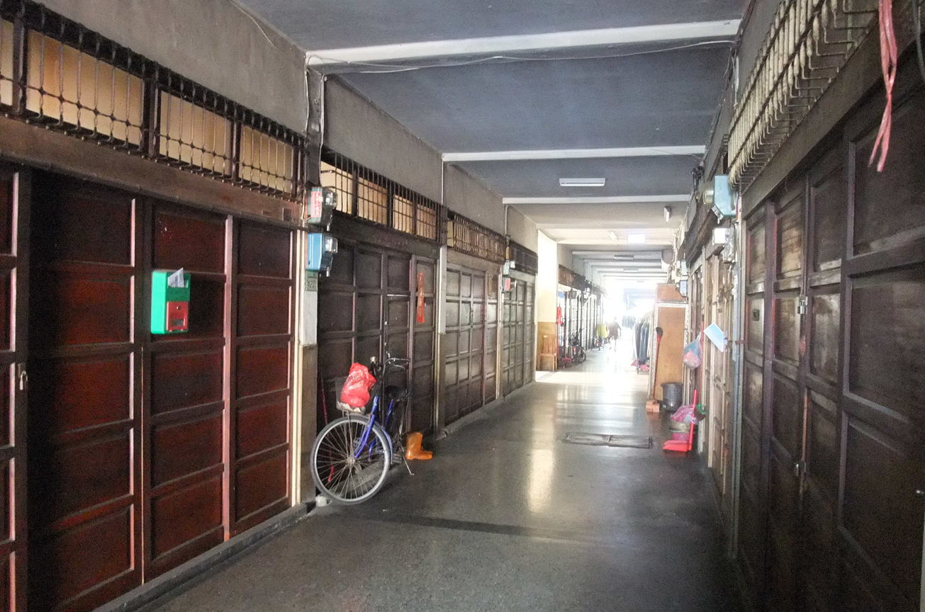 漸被遺忘的手推門