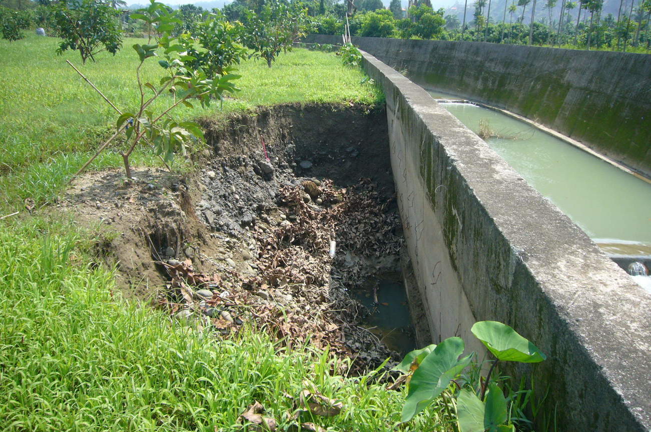 水渠跟農田相差1樓高
