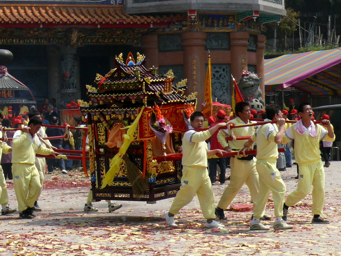 龍隱寺過柴火祭典