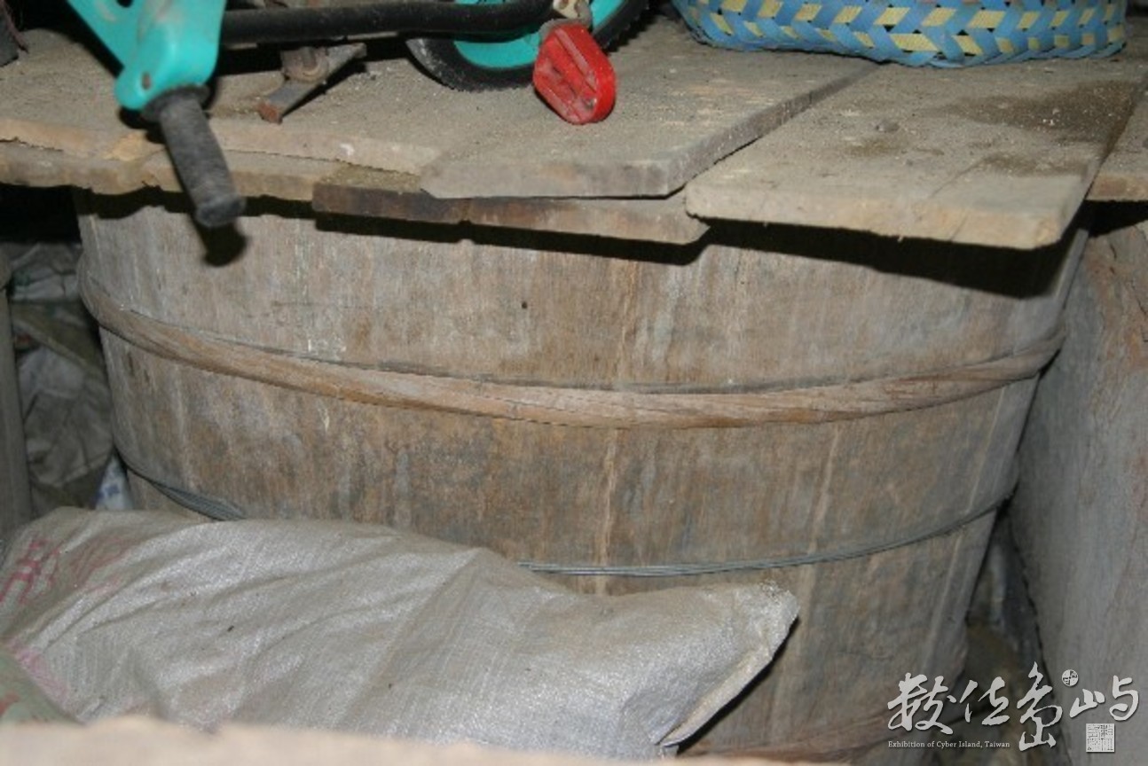 嘉義縣竹崎鄉光華村頂笨仔早期打穀桶-20060605-賴鵬智攝