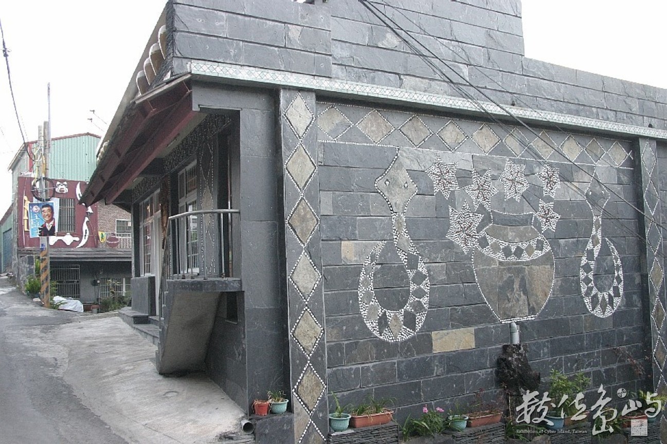 屏東縣霧台鄉霧台村民宅外牆魯凱族風情美化-縮小檔---數位---20051128---賴鵬�
