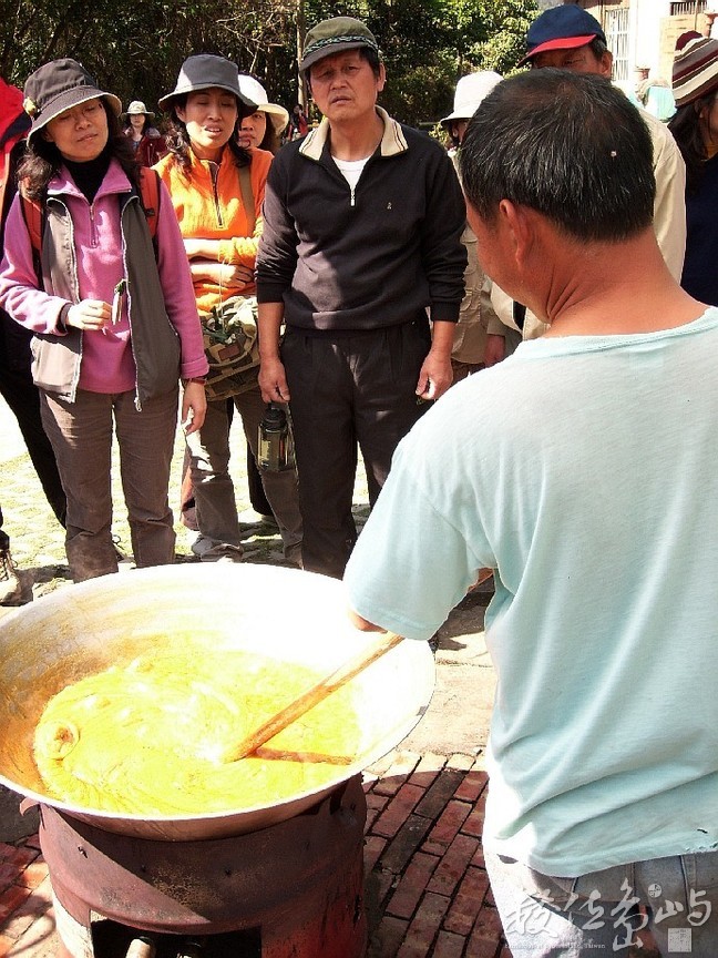 嘉義阿里山鄉茶山生態旅遊林務局考察-看香糖製作-直-縮小檔-20070201-賴鵬智