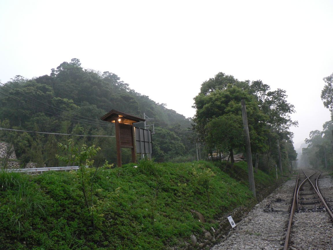 往龍騰斷橋路上旁舊鐵道