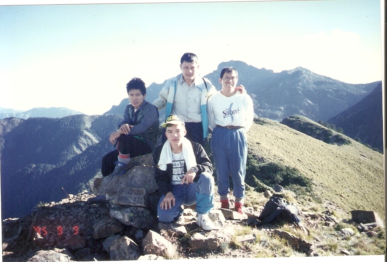 玉山南峰稜線-小南山(登山隊員合照)