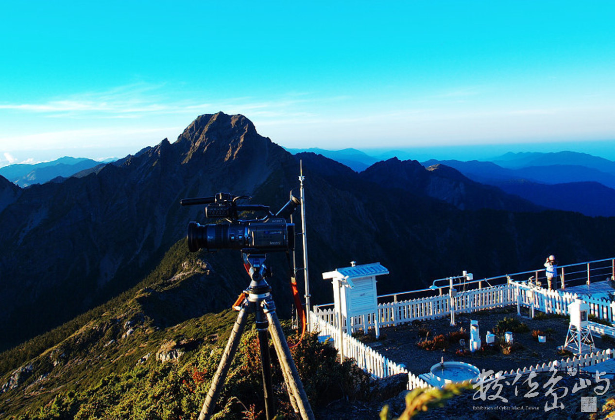 玉山北峰測候所看主峰