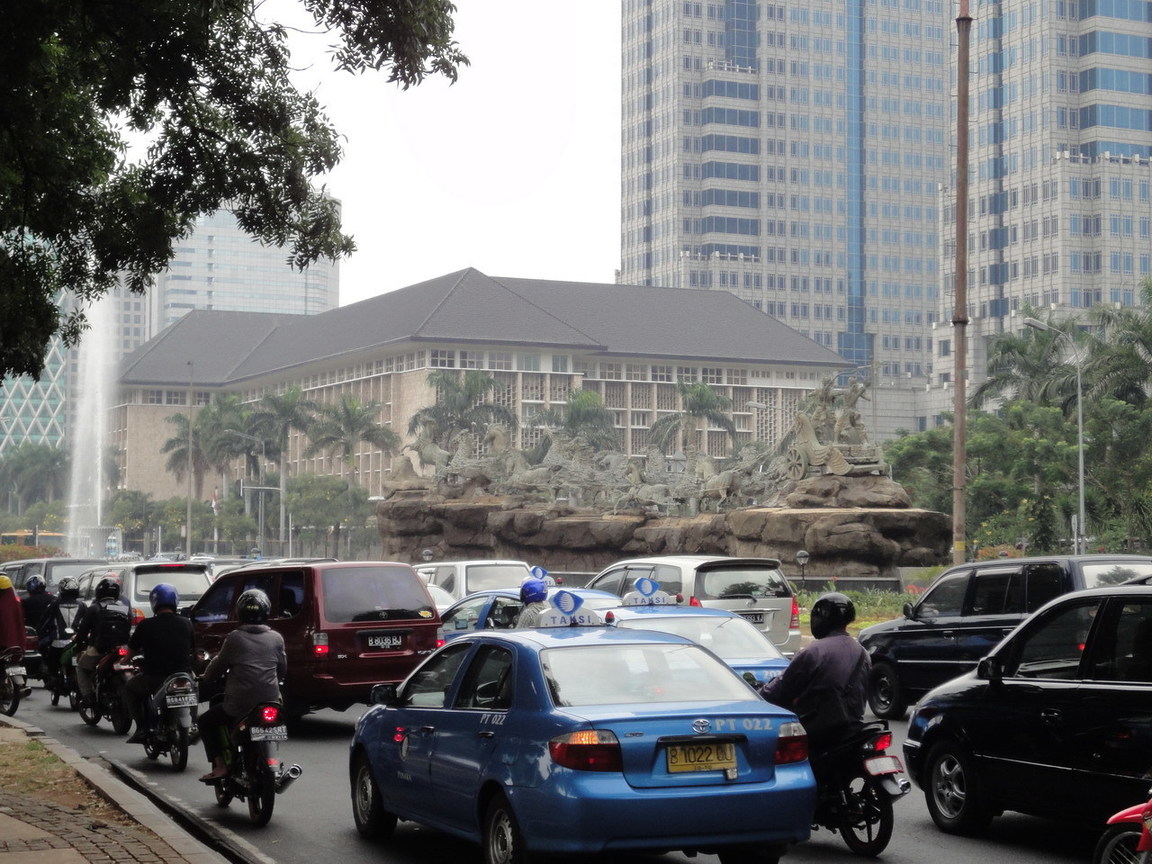 Monas 西南角的噴水池