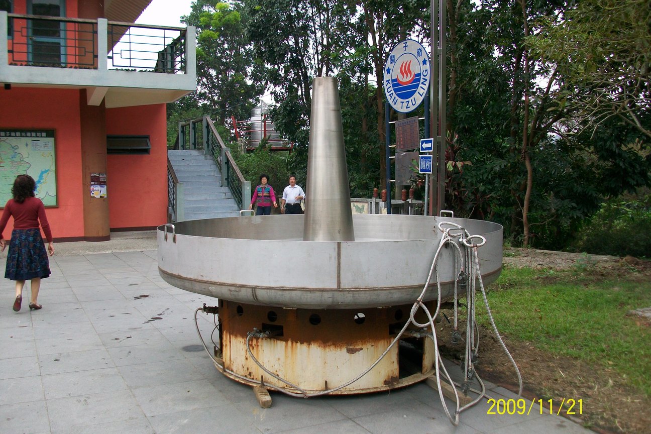 哈哈~~好大的火鍋