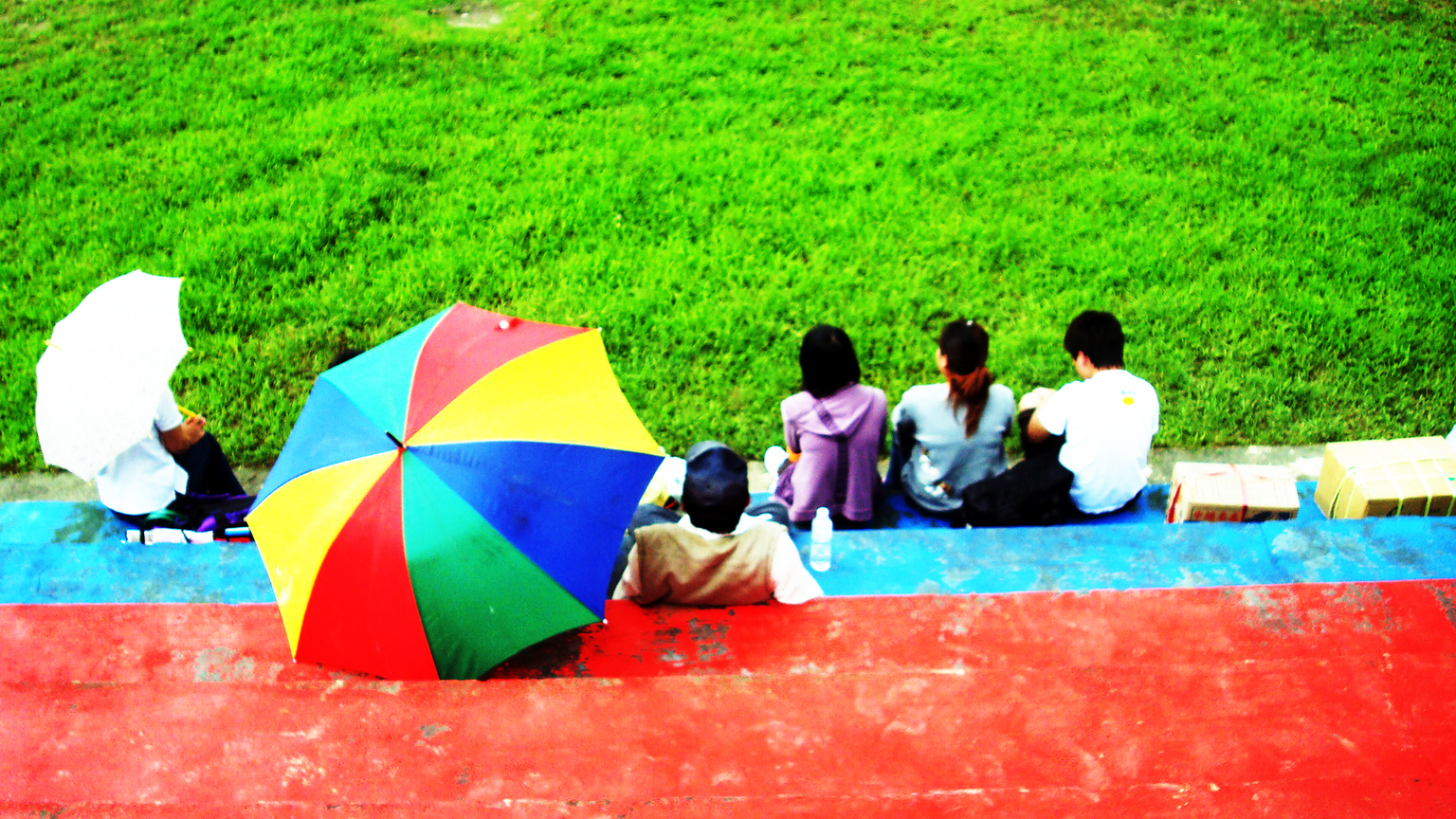 排隊等待直昇機民眾