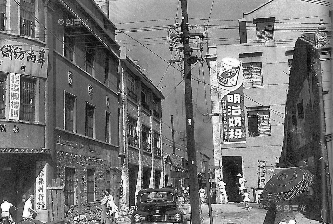 台北 戰爭末期的城中區 1945 鄧南光.jpg