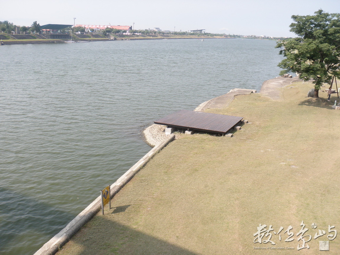 冬山河畔登船區