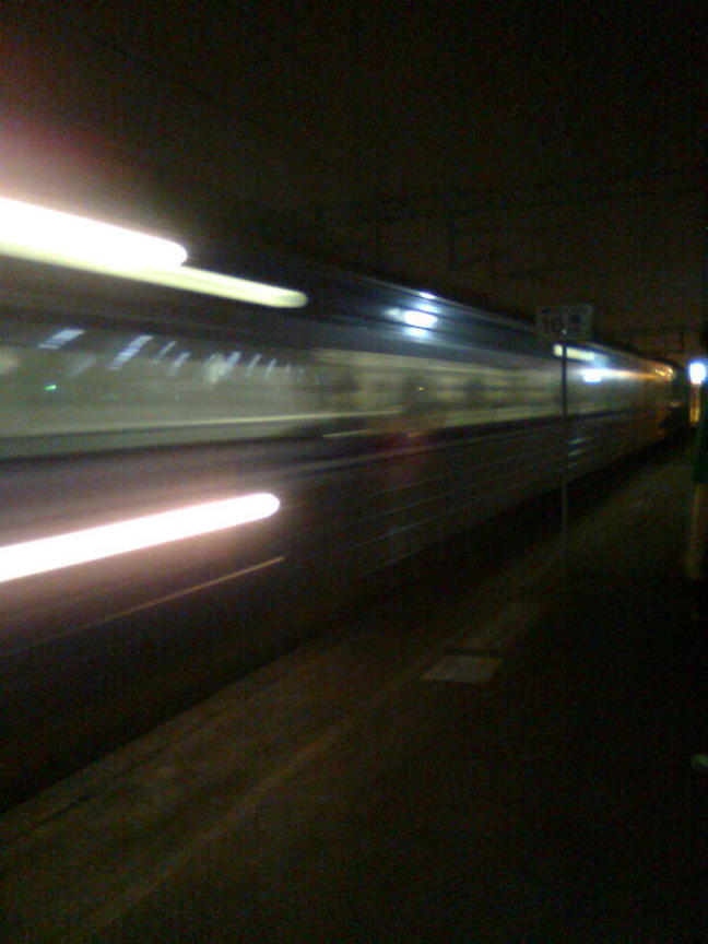 火車極速而過~