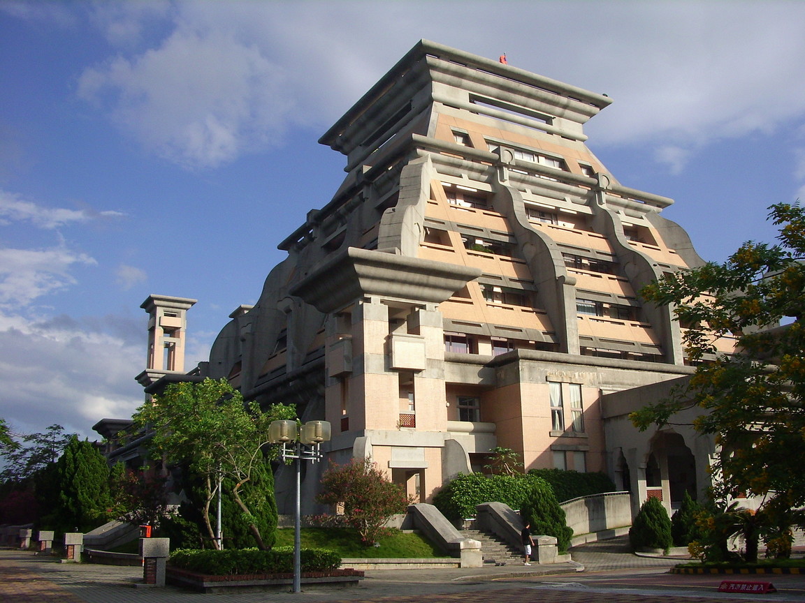 遠看CCU行政大樓