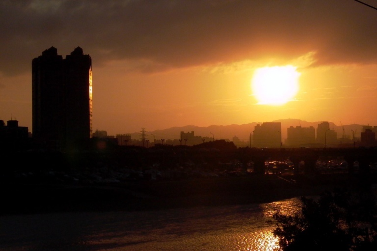 陰天後的夕陽