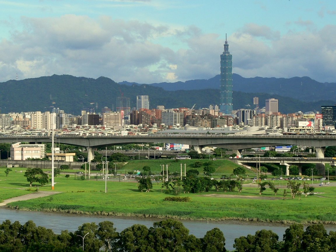 圓山遠眺基隆河對岸