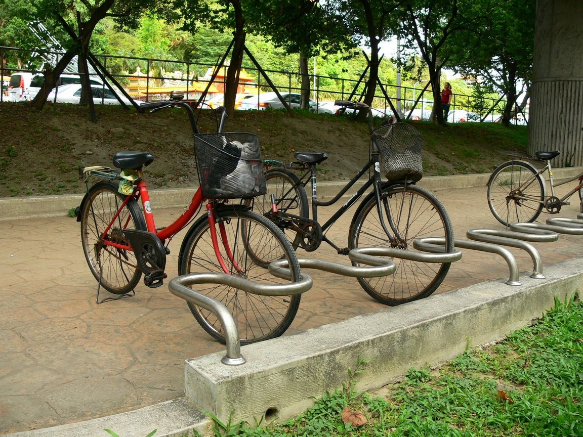 捷運劍潭站附近的舊單車