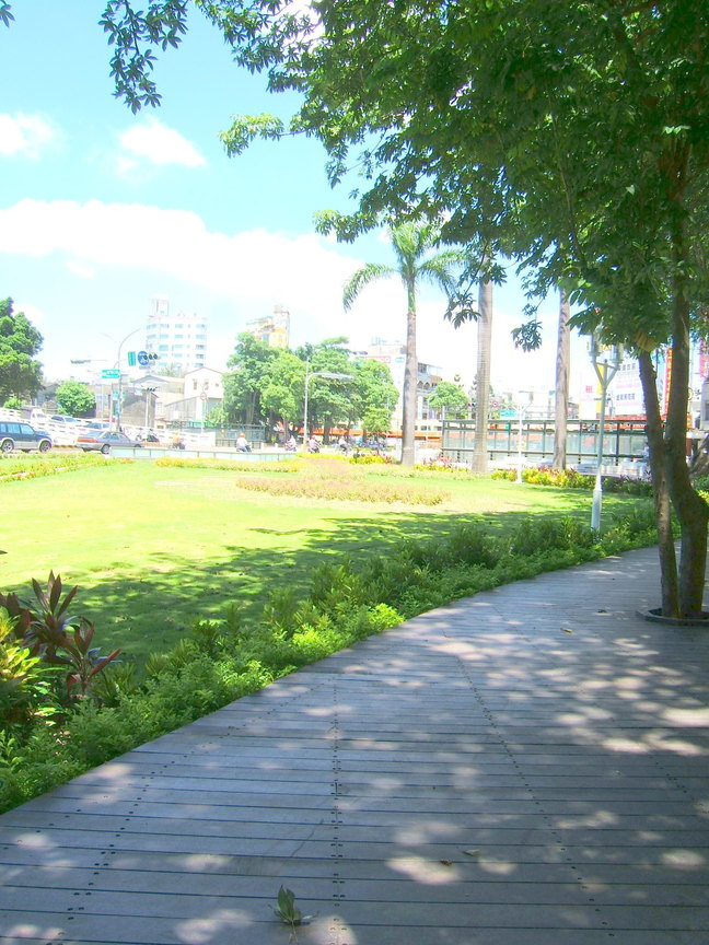 圖書館旁的公園