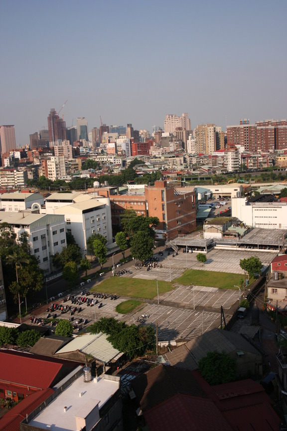 淹沒在城市裡的校園之一