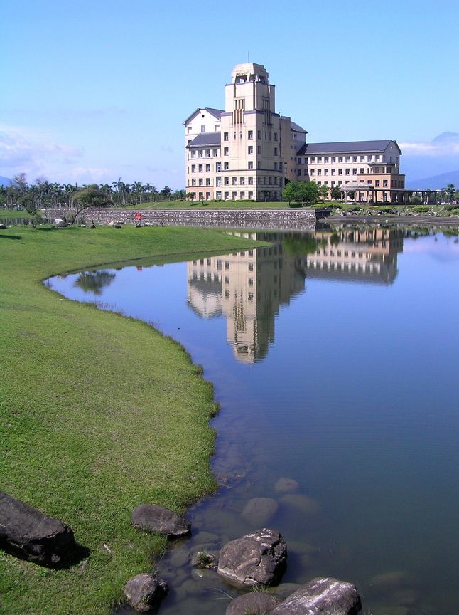 3.行政大樓．東湖岸