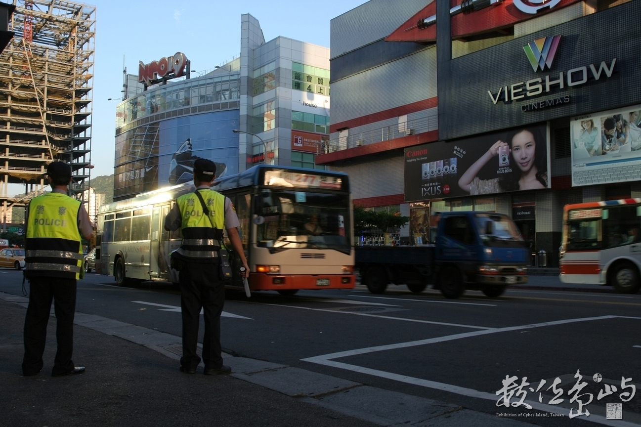 交通引導員~警察