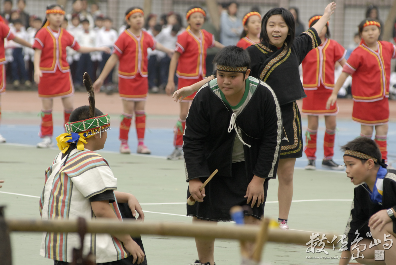 報戰功 ：土城國小校慶原住民社團表演
