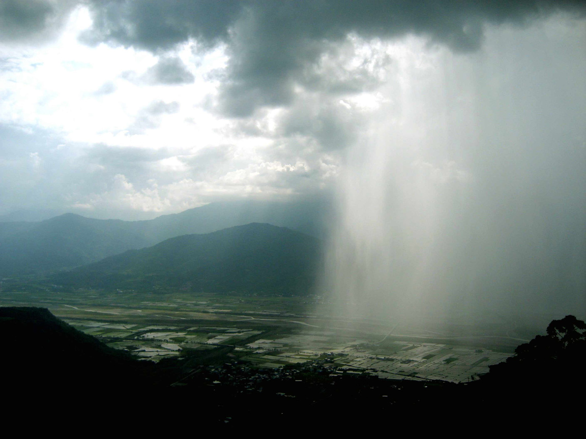 花東縱谷  陣雨洗淨