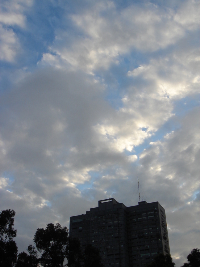 驟雨初歇的天空