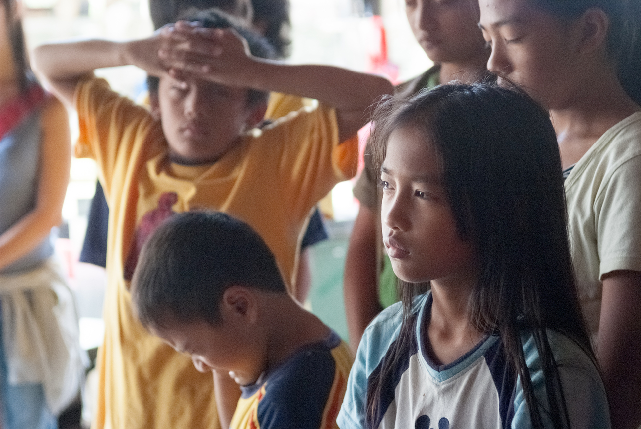 等待午餐的少女