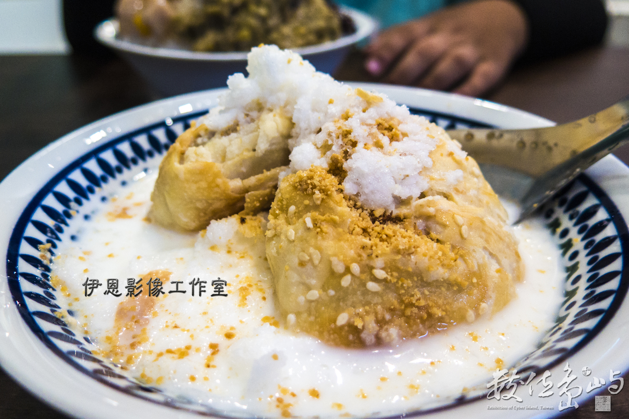 遊過海到小金門玩樂 就是要啃點不ㄧ樣的玩意兒 桶餅牛奶冰