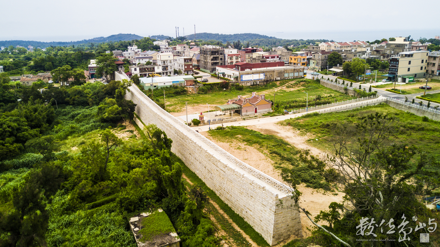 浯島小長城 不只是在峰上巡檢司才有 在金門城北門城樓旁也有一個