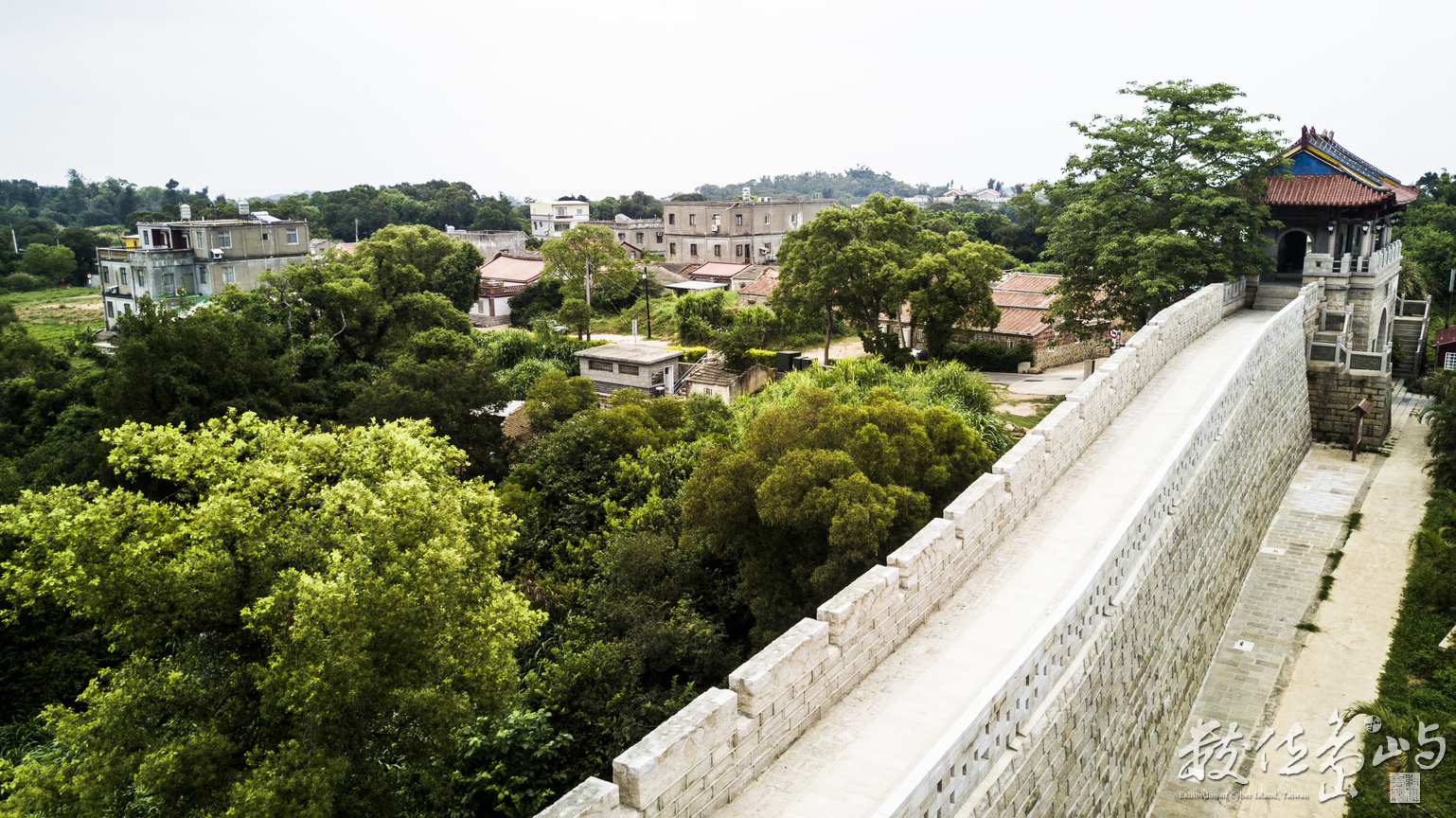 浯島小長城 不只是在峰上巡檢司才有 在金門城北門城樓旁也有一個
