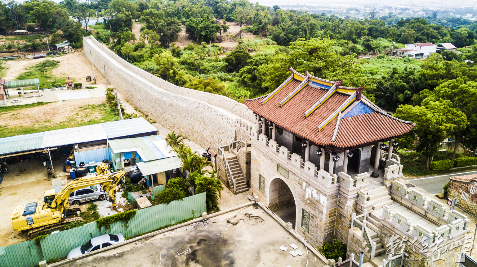 浯島小長城 不只是在峰上巡檢司才有 在金門城北門城樓旁也有一個