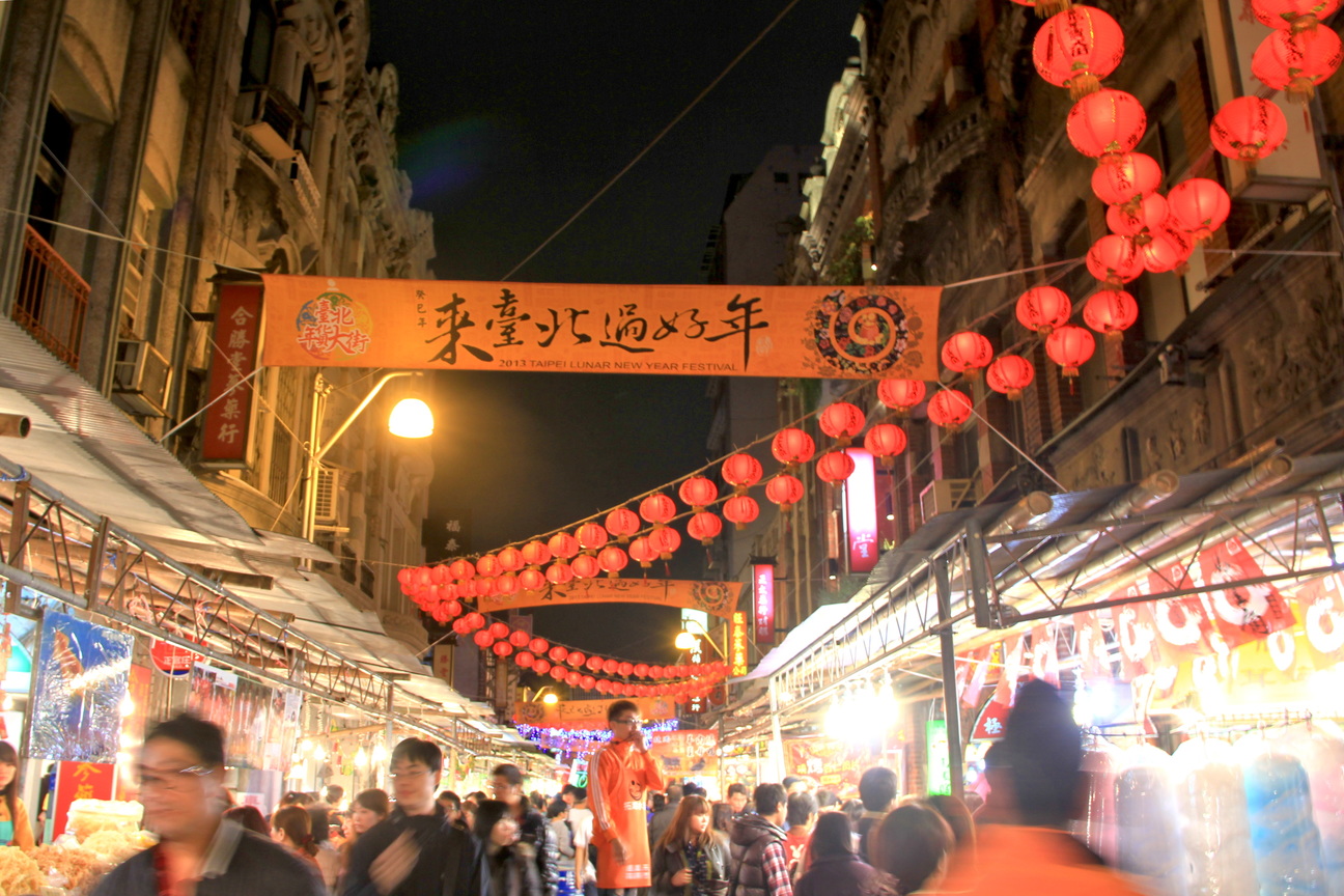 老巷弄的新年人潮