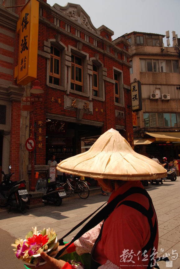 大稻埕迪化街迎城隍與老街一偶