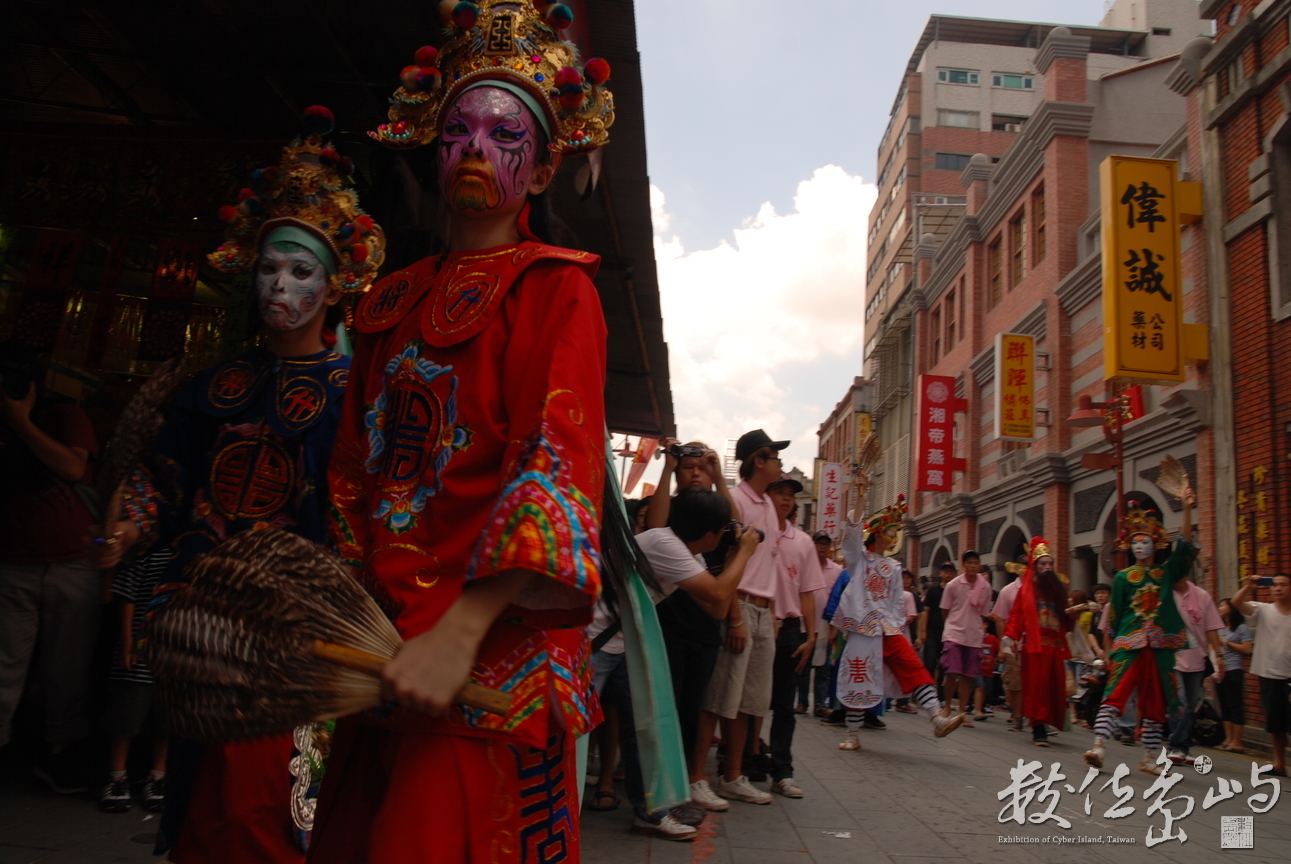 大稻埕迪化街迎城隍與街屋容顏