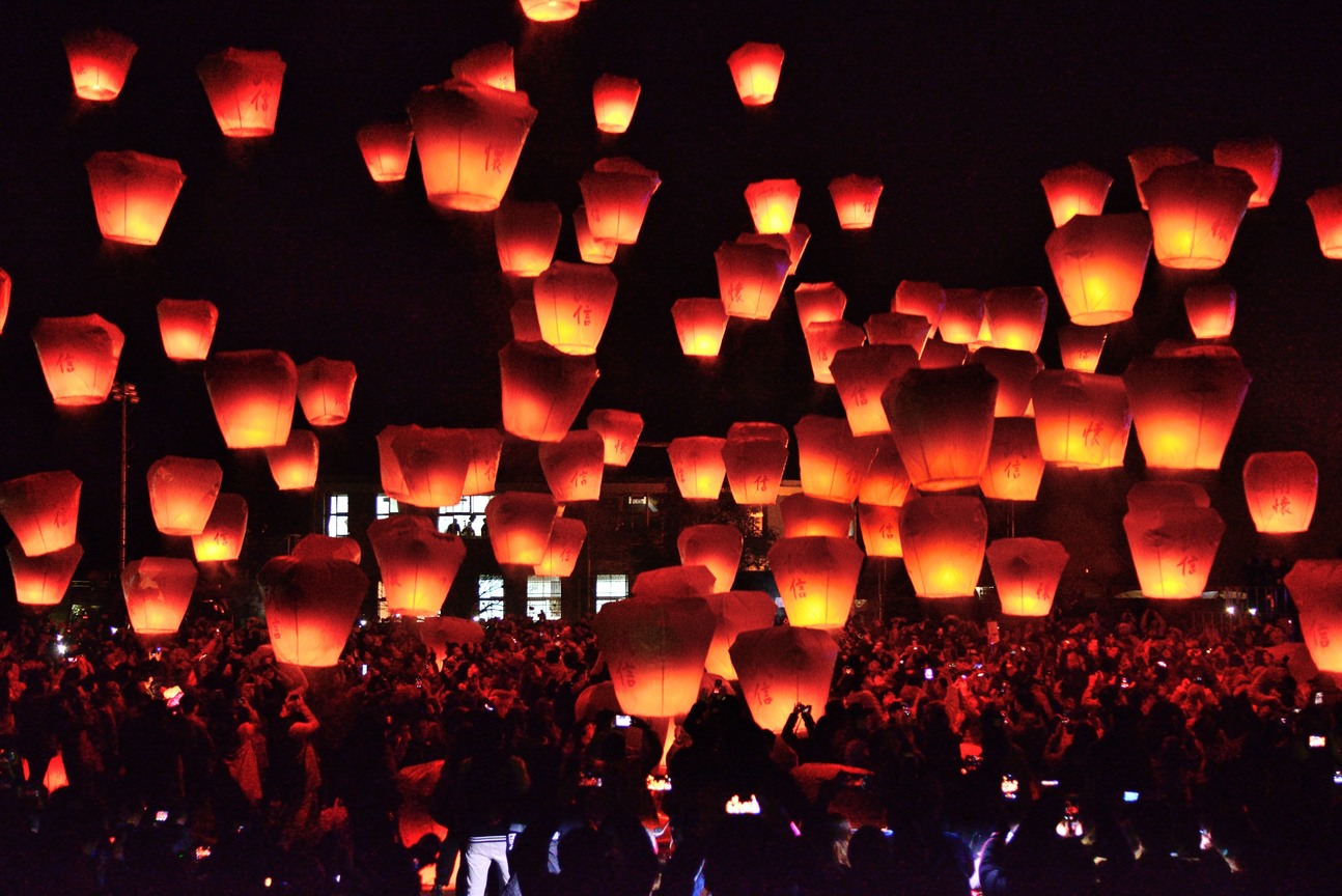 天燈齊放