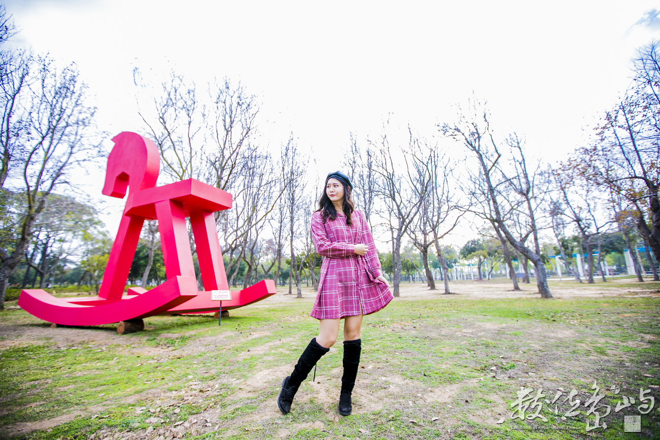 金門林務所女網紅男鮮肉打卡心熱點之歡樂搖滾搖搖馬