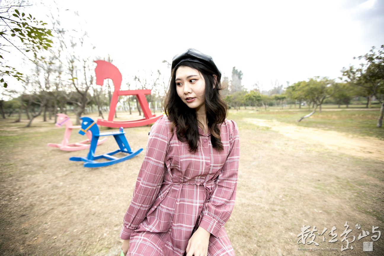 金門林務所女網紅男鮮肉打卡心熱點之歡樂搖滾搖搖馬