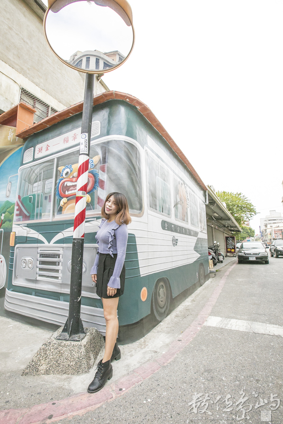 金門金湖鎮街邊轉角3D公車彩繪牆