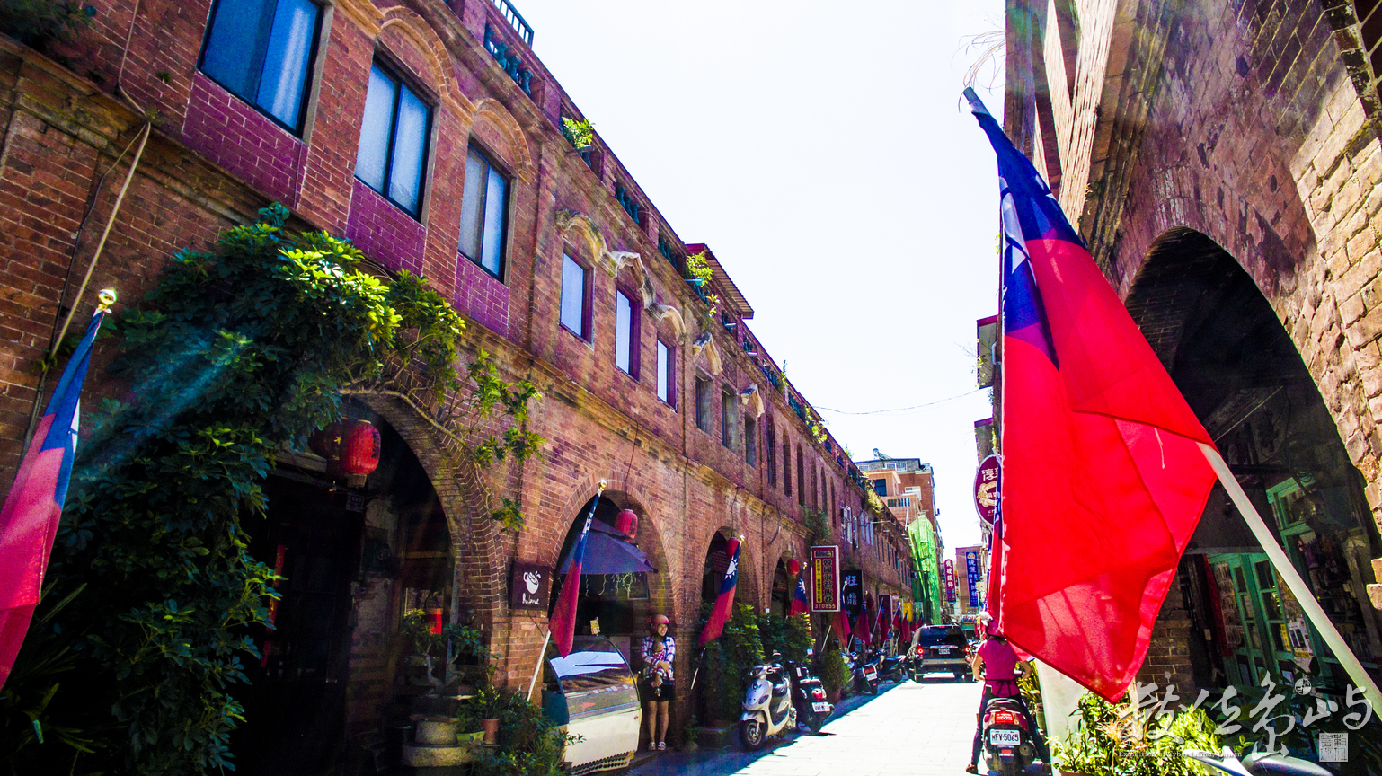 浯島模範街旗海飄飄