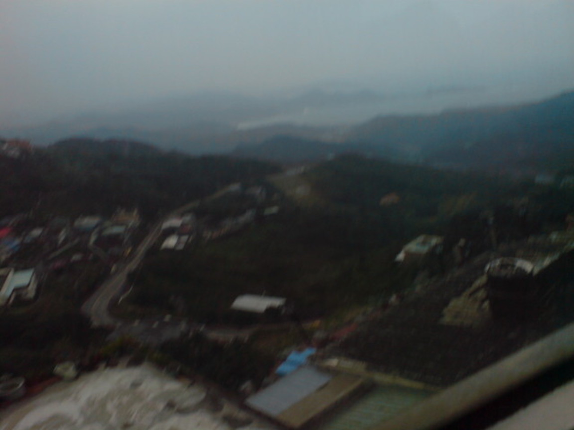 從山下往下看九份