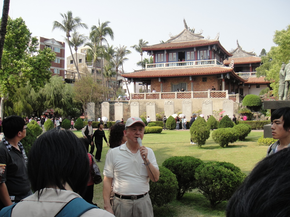  周老師在赤崁樓講解時所拍