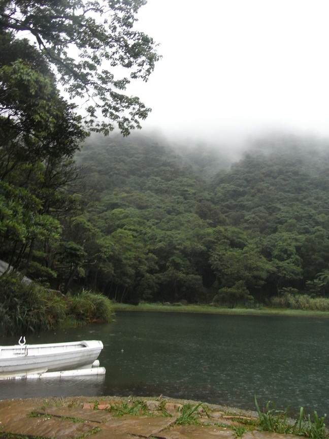 雨中夢湖