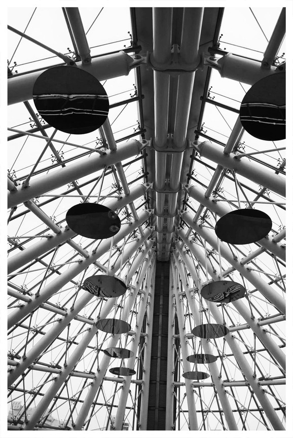 高雄市美麗島捷運站-錯間