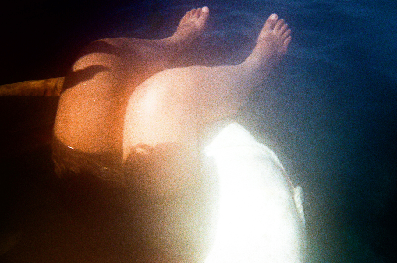 幸好那藍也只是深了一點