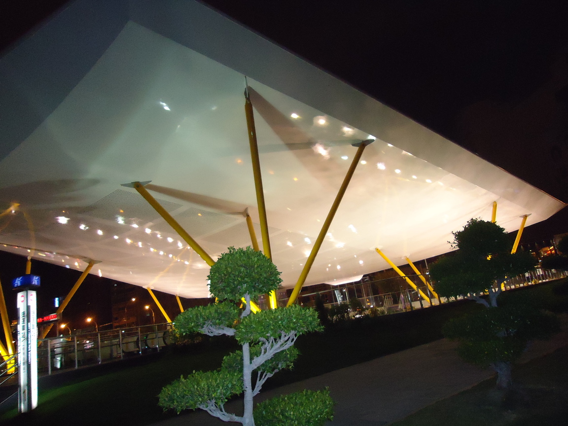 高雄 中央公園站