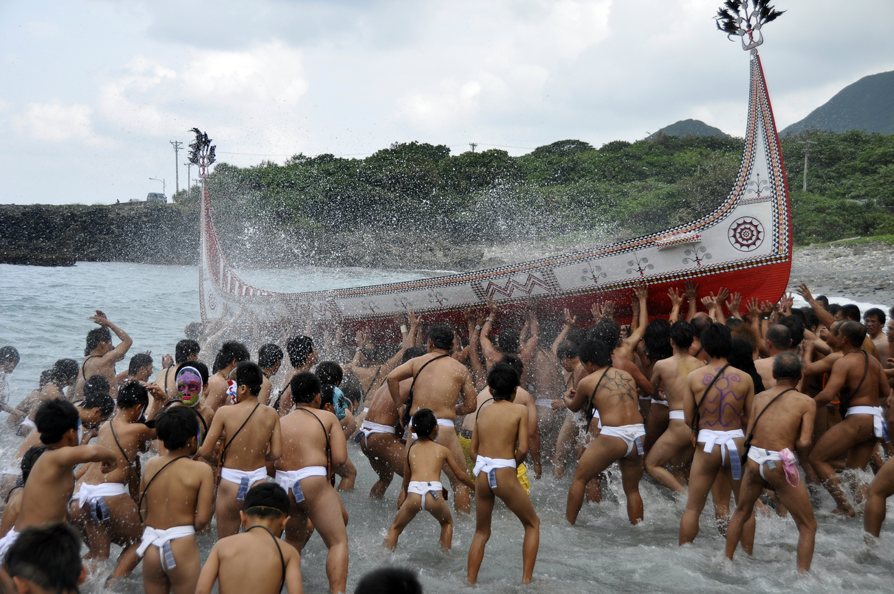 祝福五對槳新船的浪花